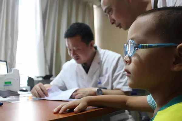 青少年近视防控眼镜管用吗 1-1PRQ02214101.jpg