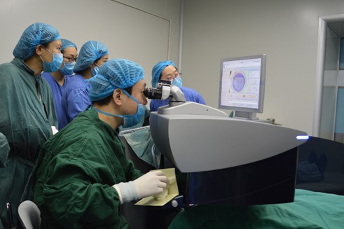 激光近视手术大概多少钱人民医院 10-12122Q4194RB.jpg